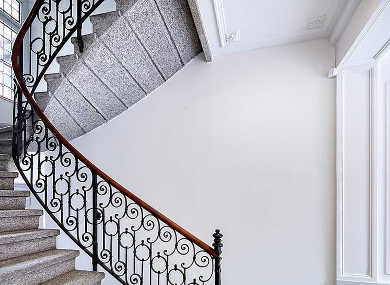 Exklusive 2.5-Zimmer-Altbauwohnung mit historischem Charme und modernstem Ausbaustandard  im Herzen von Zürich (2)