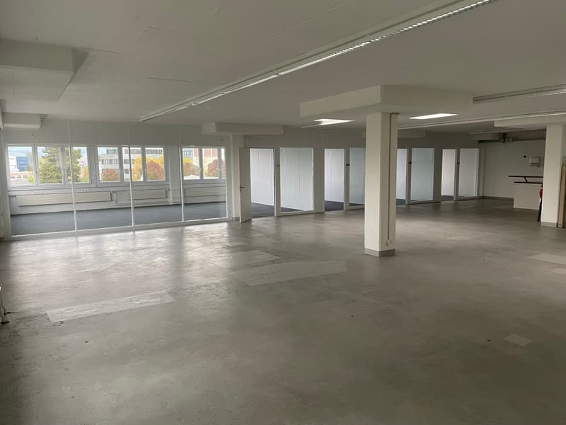 Ansicht Bürofläche mit Glaswänden