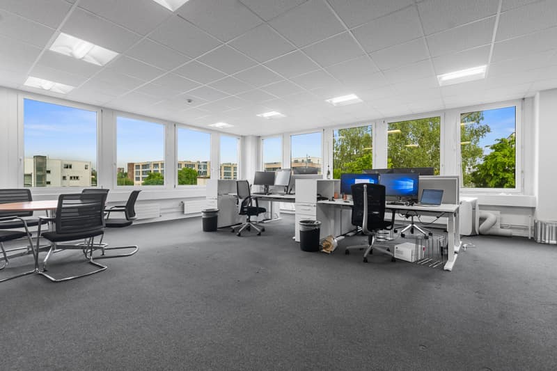 Offener Arbeitsbereich mit guter Belichtung