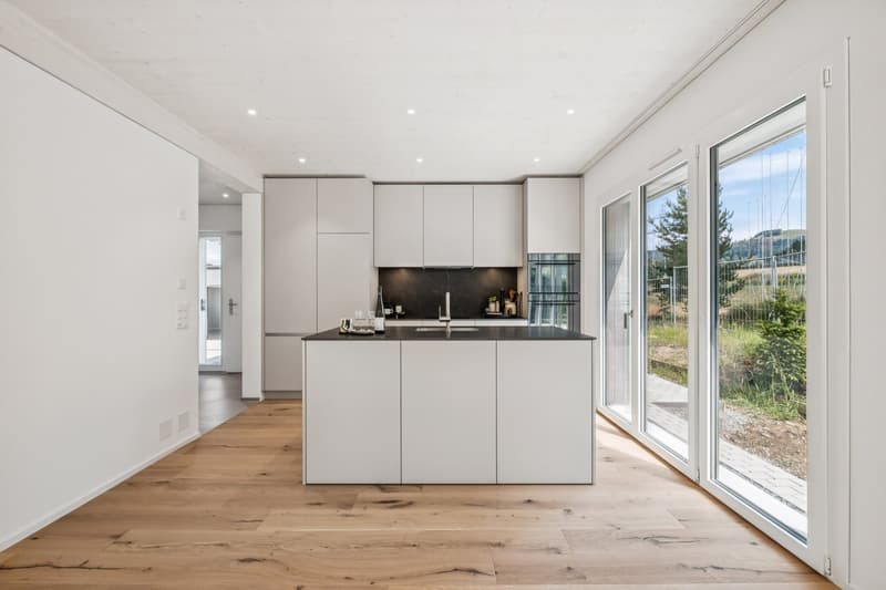Eye Catcher im Erdgeschoss - eine moderne und funktionale Küche für Kochbegeisterte
