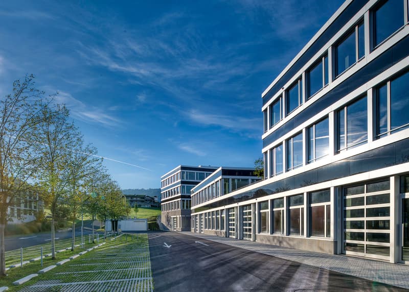 Hochwertige Glas-, Metallfassade