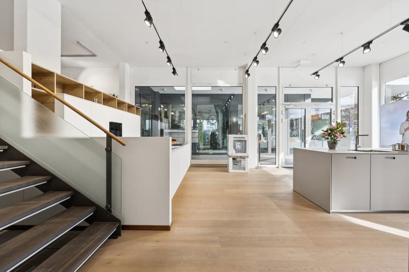 Viel Licht durch grosse Fensterfronten