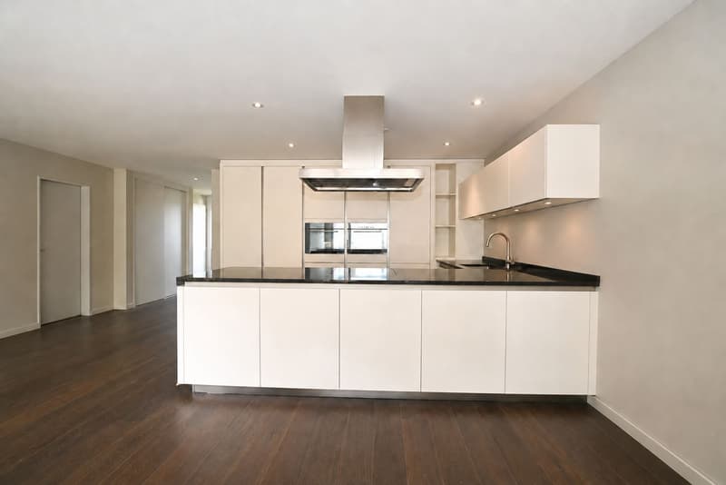 Exklusive 3.5-Zimmer-Wohnung auf Eigentumsstandard in Zürich-Schwamendingen (2)