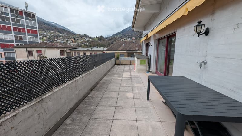 Spacieux appartement attique de 4,5 p au centre de Monthey (2)
