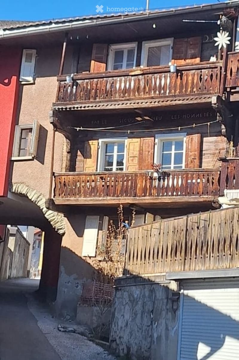 Maison villageoise à Sensine (1)