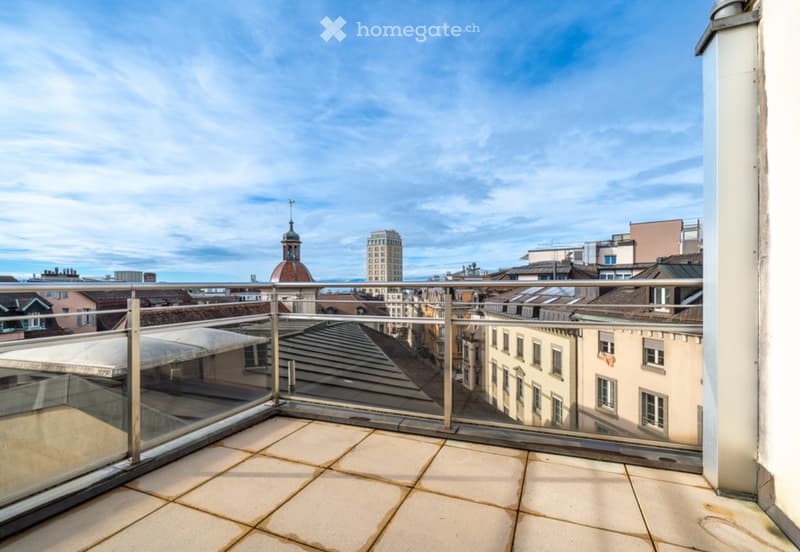 Bel Appartement de 2.5 p., au coeur, avec balcon et vue (2)