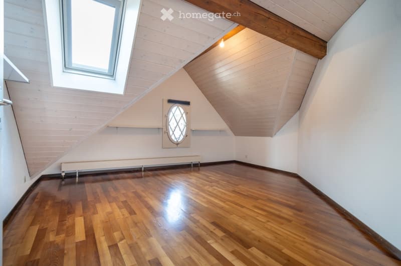 Bel Appartement de 2.5 p., au coeur, avec balcon et vue (4)