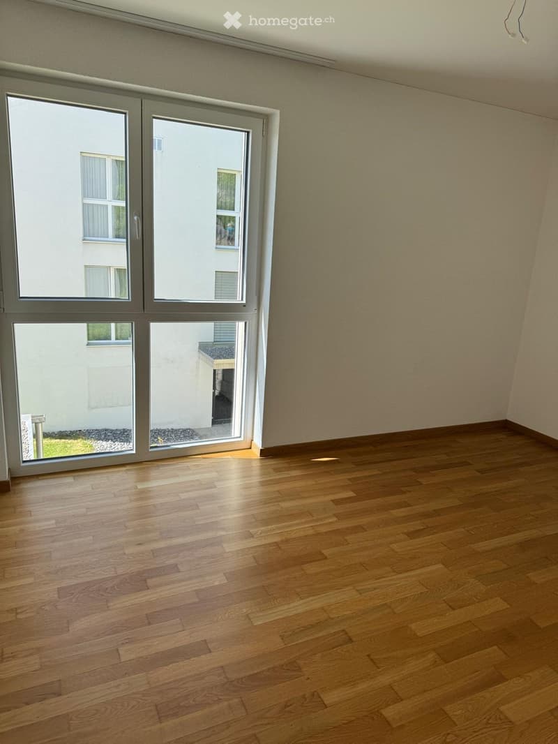 Moderne Wohnung mit Bergblick ab sofort zu vermieten (3)