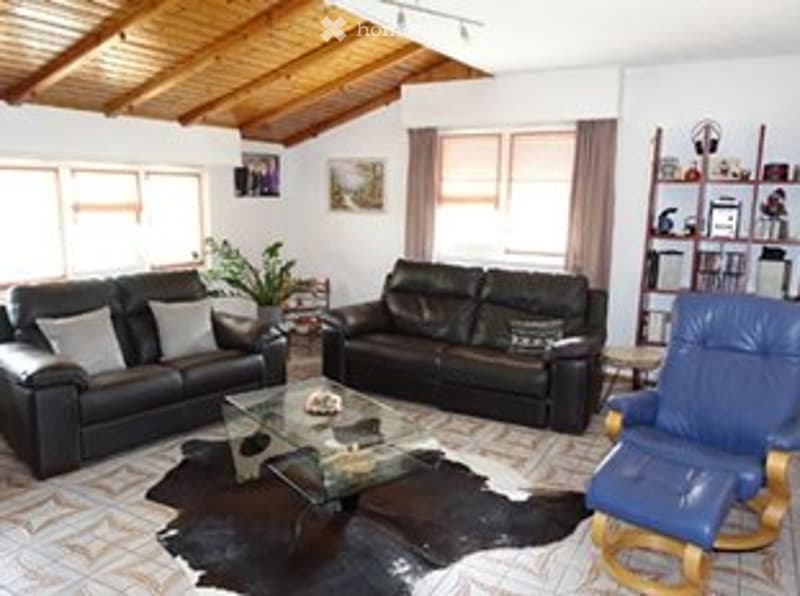 Appartement en duplex, dépôt, carnotzet et 3 pp ext. (5)