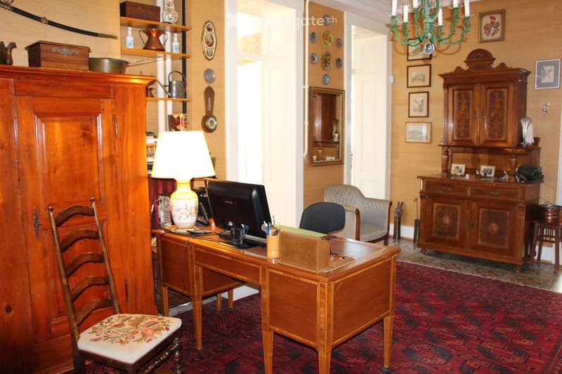Bel appartement ancien, meublé, de 6 pièces au centre ville (4)