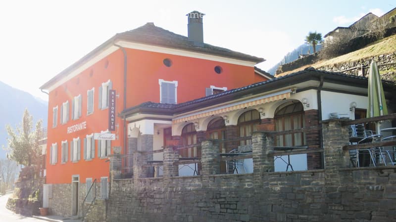 CASA CON RISTORANTE E ATTICO O TRASFORMABILE IN PALAZZINA (2)