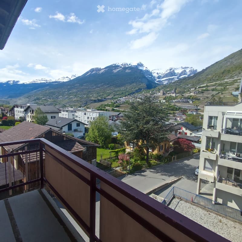 Attraktive 4.5-Zimmer-Wohnung mit Berg-Panorama in Susten (1)