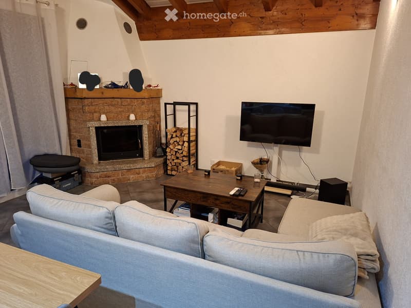 Appartement avec terrasse pavée dans villa (2)