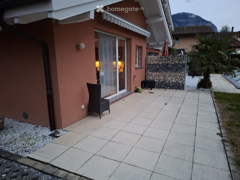 Appartement avec terrasse pavée dans villa (5)