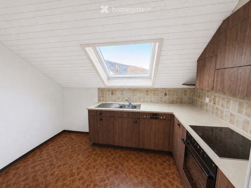Frisch modernisierte Dachwohnung mit Aussicht, inkl. Garage (3)