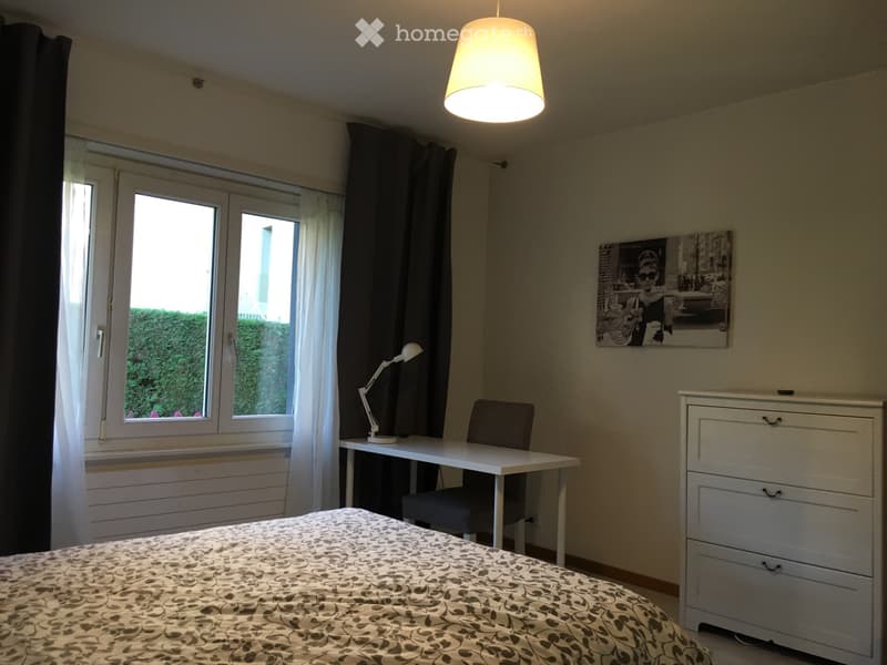 Grande chambre meublée (2)