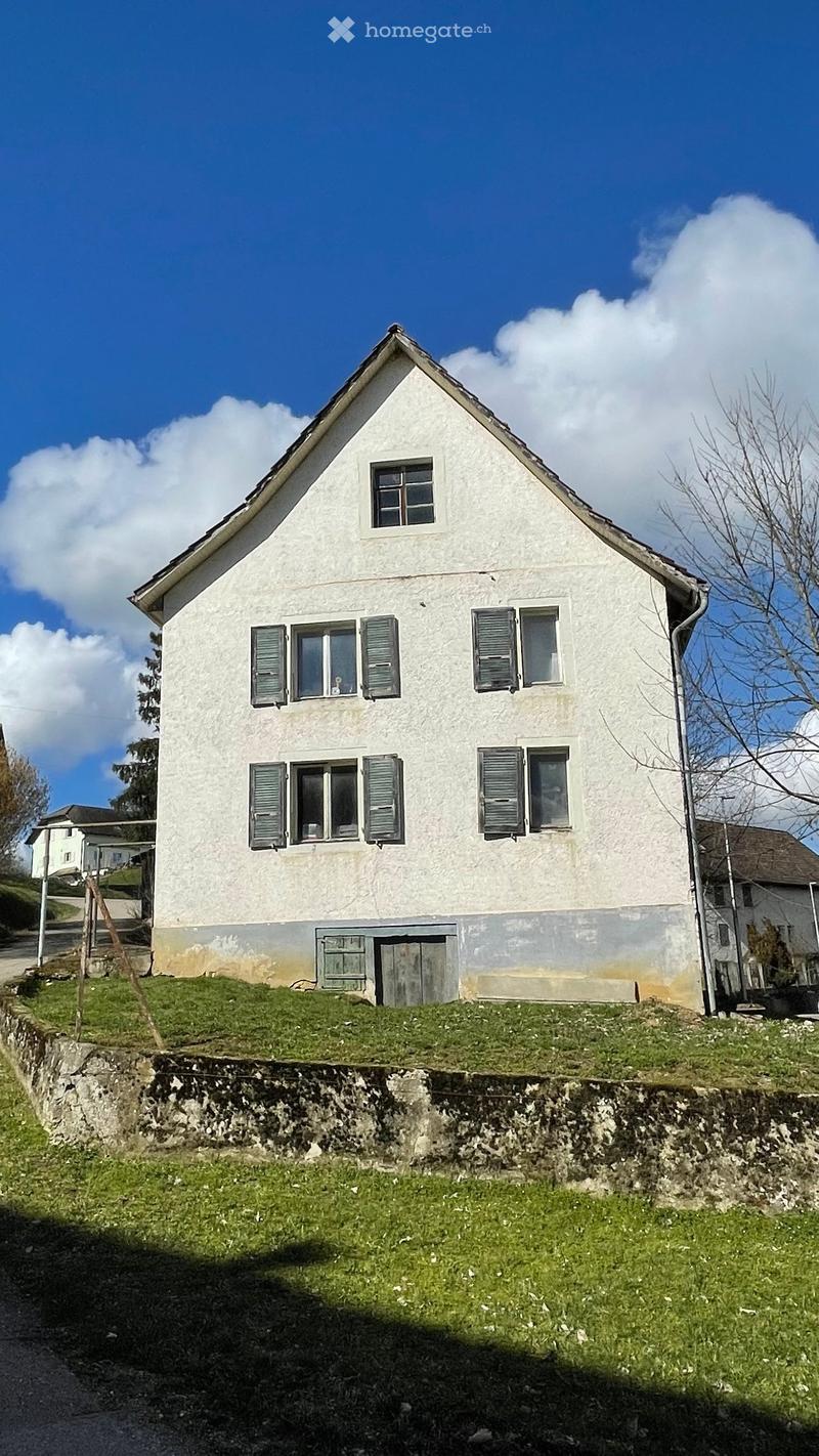 Une maison à réinventer au cur dun village paisible ! (2)