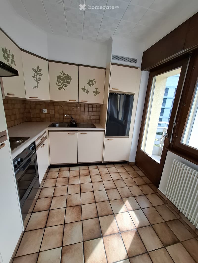 Bel appartement de 3.5 pièces en plein centre de Sierre (2)