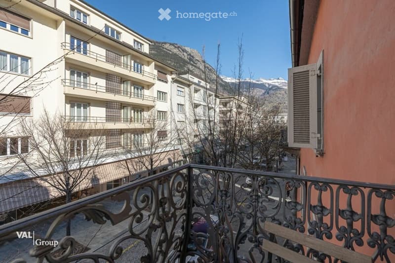 Zentral gelegene 4,5 Zimmer Whg, 2 Balkone, ideal f. Pendler (2)