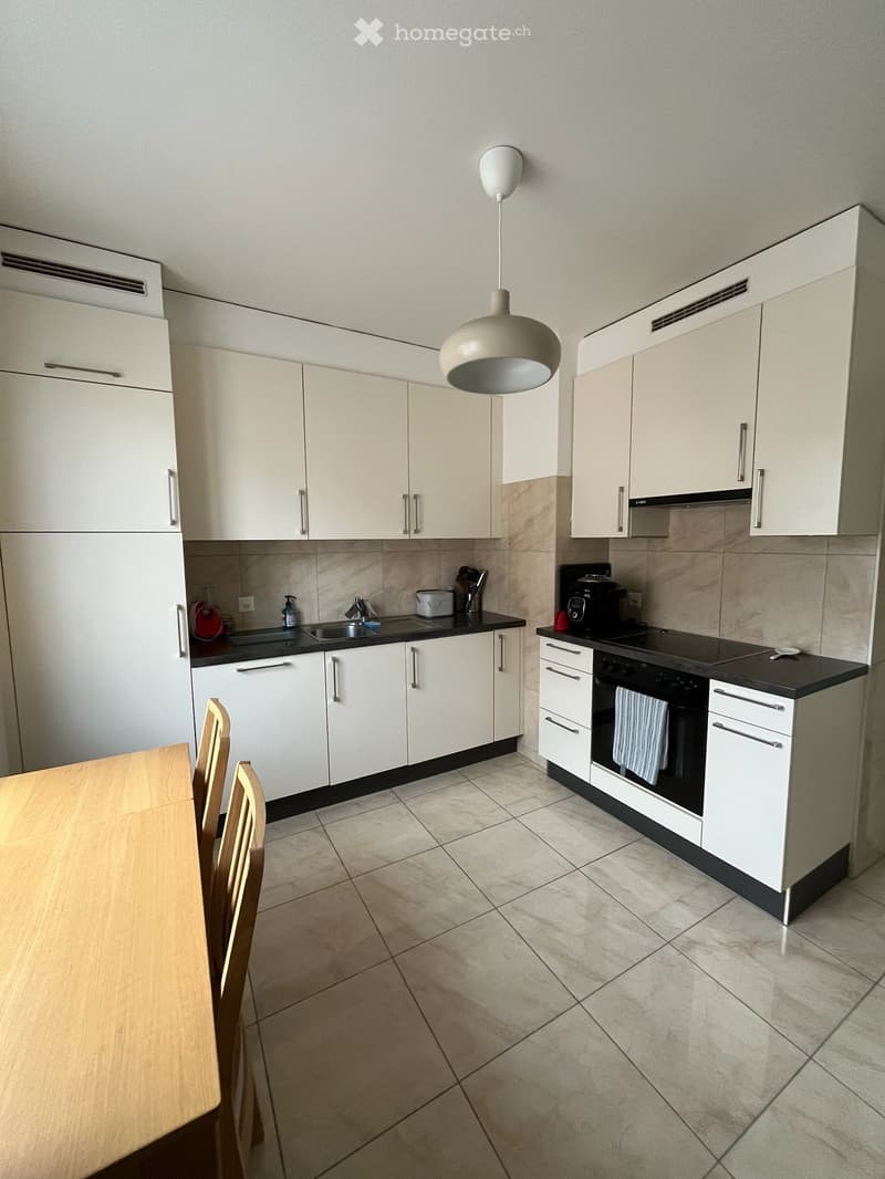 Appartement 2.5p. au 2e étage avec balcon (+ parking inclus) (4)