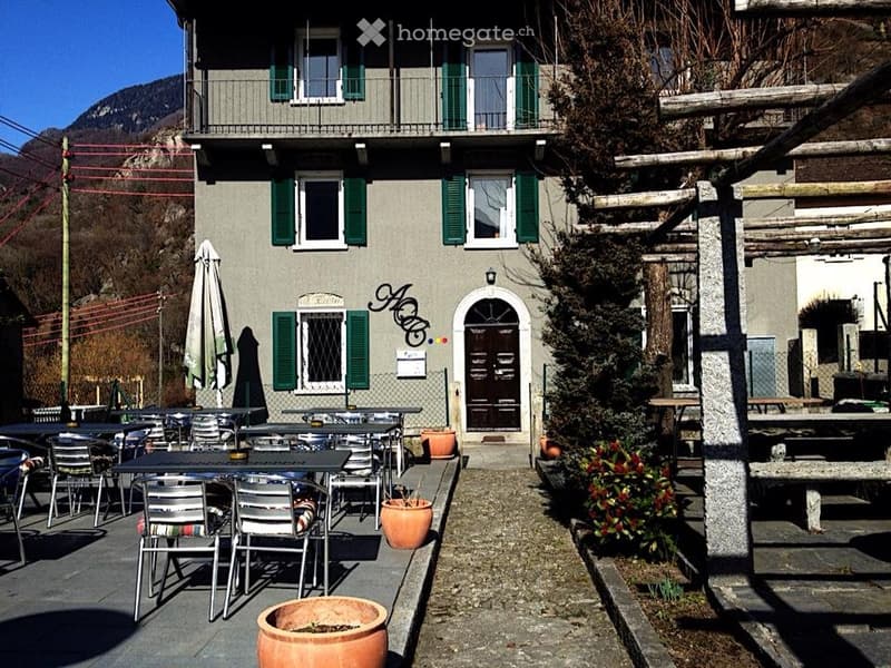 vendo CASA, 6 camere con Grotto e Giardino (3)