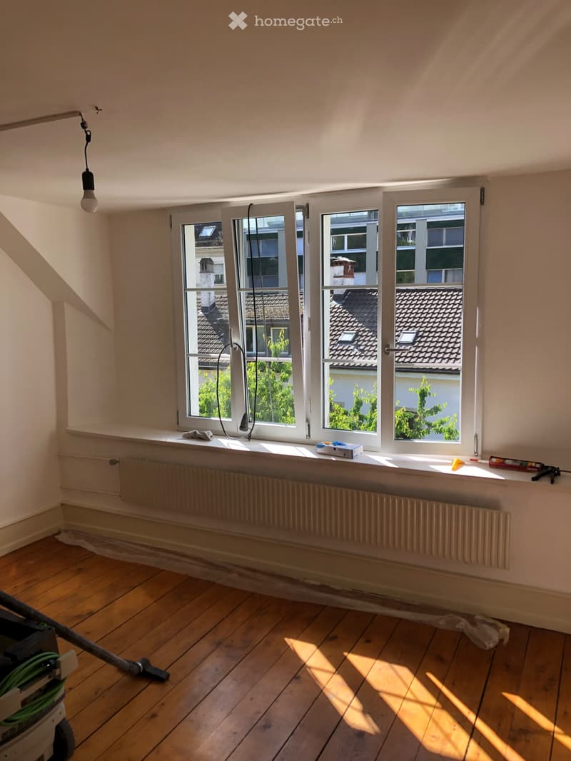 Charmante Dachwohnung in Altbau (4)