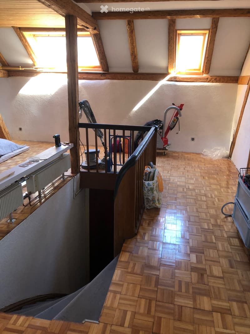 Charmante Dachwohnung in Altbau (5)