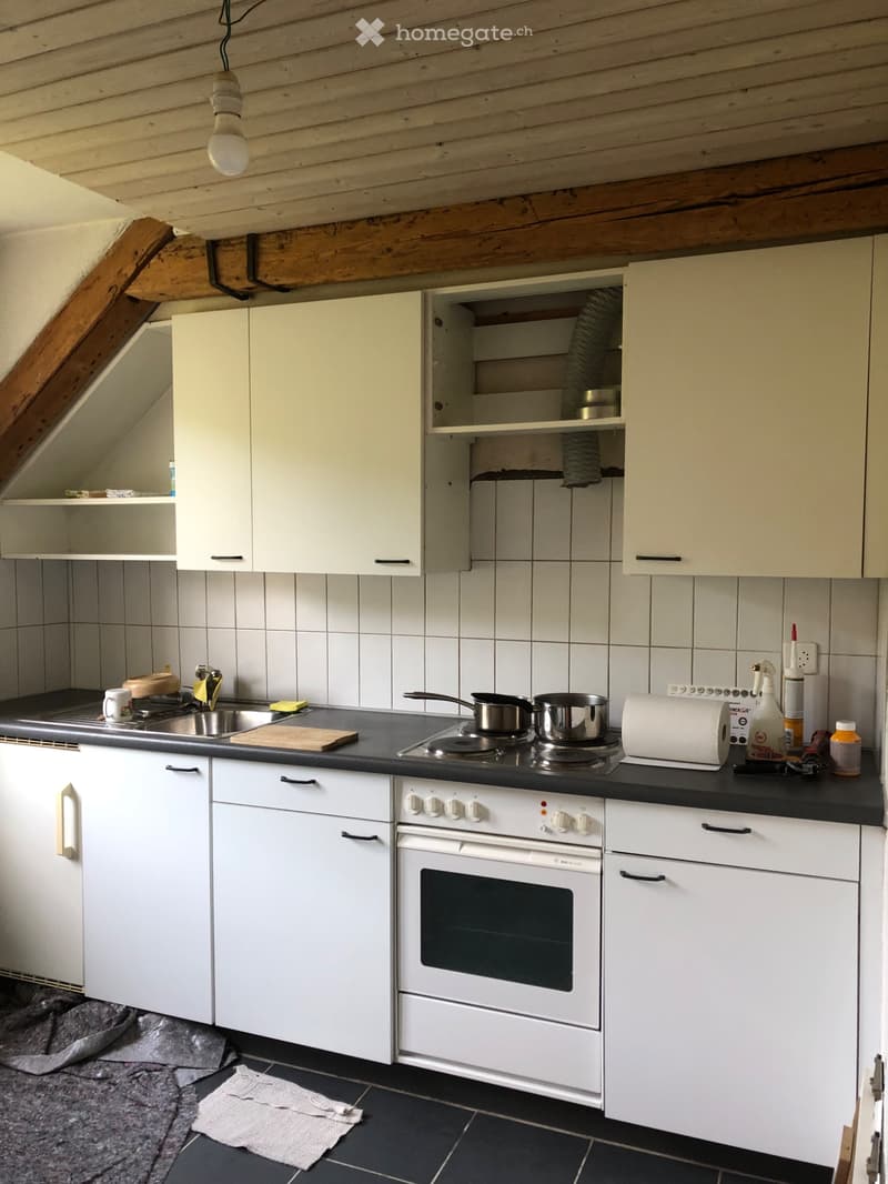Charmante Dachwohnung in Altbau (2)