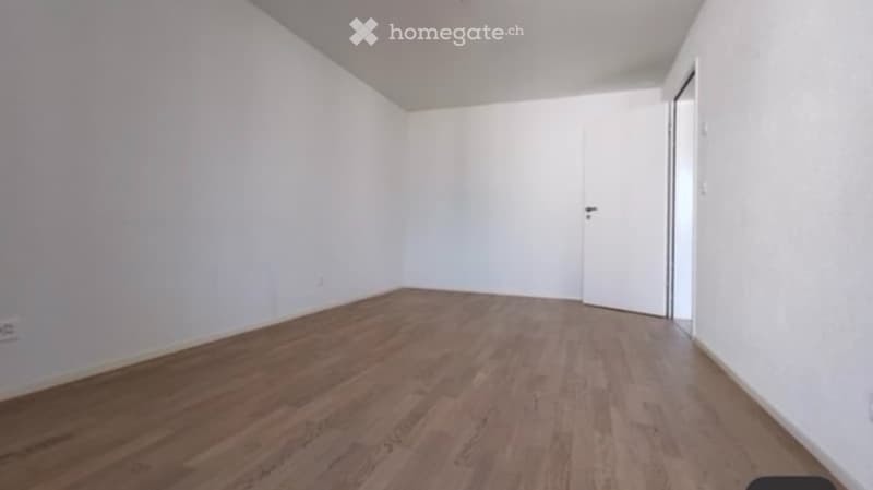 Moderne 2.5-Zimmer-Wohnung an Top-Lage ab 1. Juli (3)