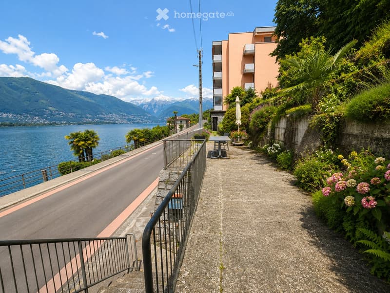 CASA CON STUPENDA VISTA LAGO 615 m2 di terreno complessivo (4)