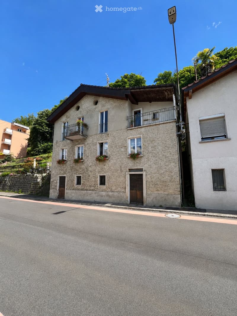 CASA CON STUPENDA VISTA LAGO 615 m2 di terreno complessivo (2)