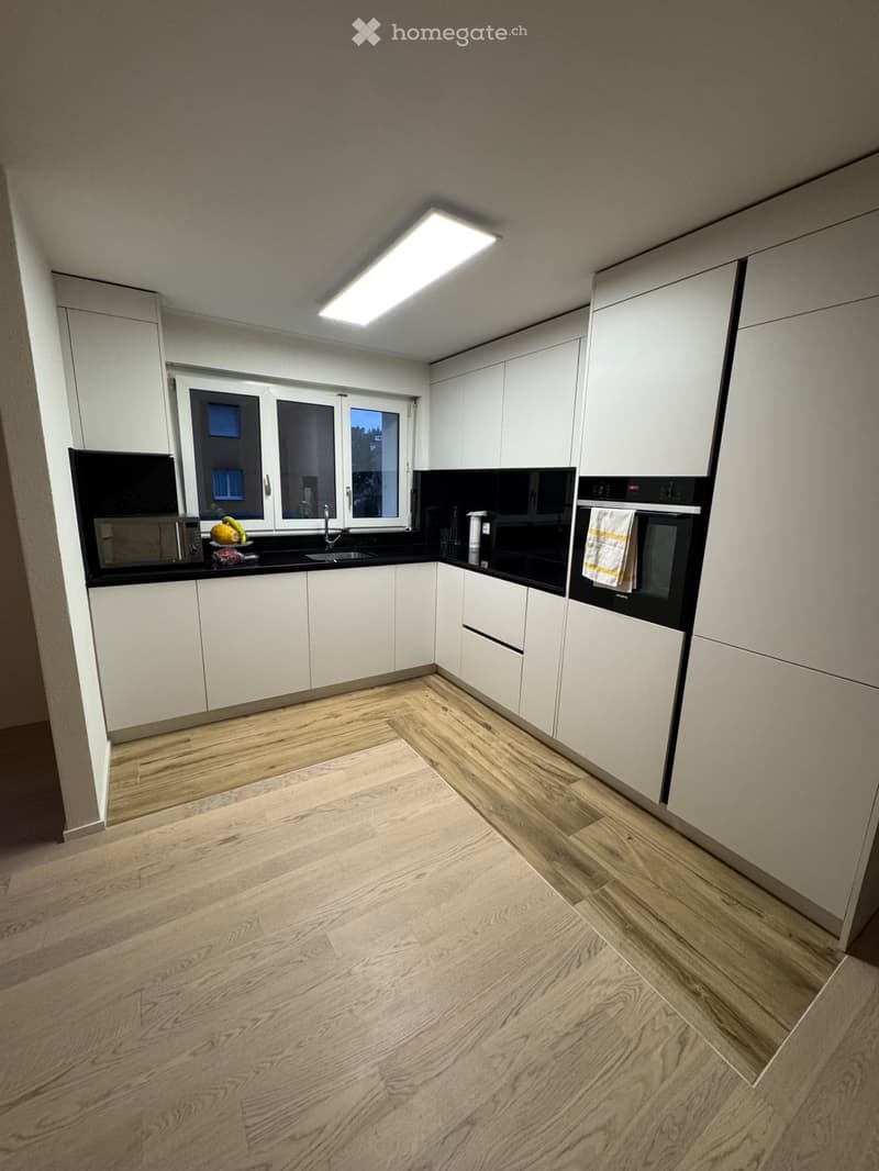 Moderne 3.5-Zimmer-Wohnung mit Balkon und Garage in Winkel (3)