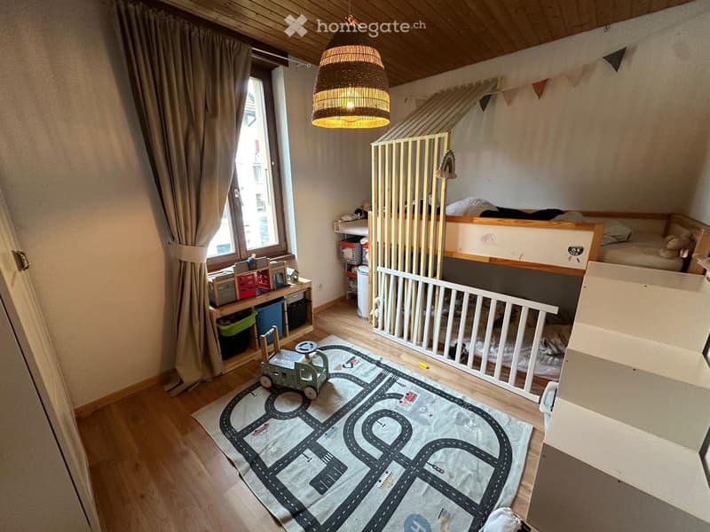 Spacieux 4,5 pièces au centre de Corgémont avec cheminée (4)