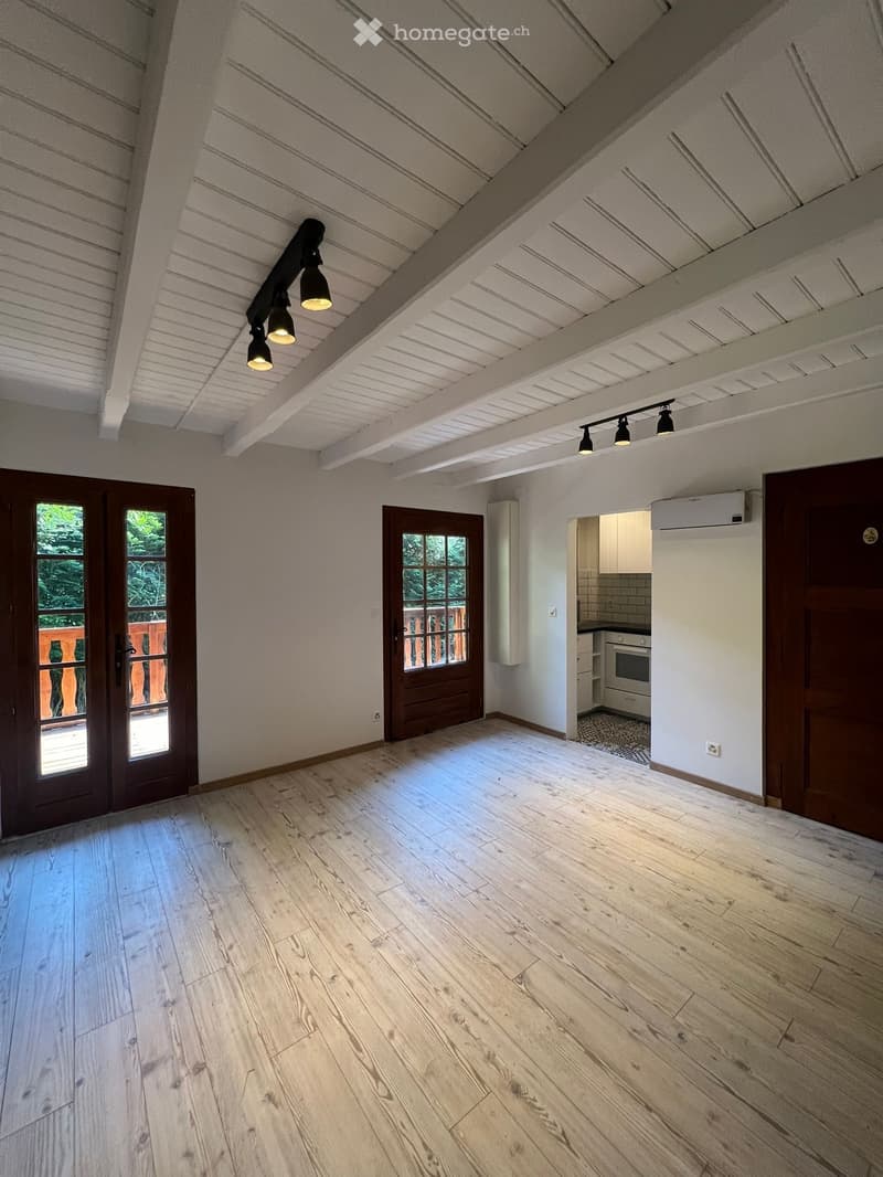 Chalet habitable rénové avec grand jardin à Lausanne (3)