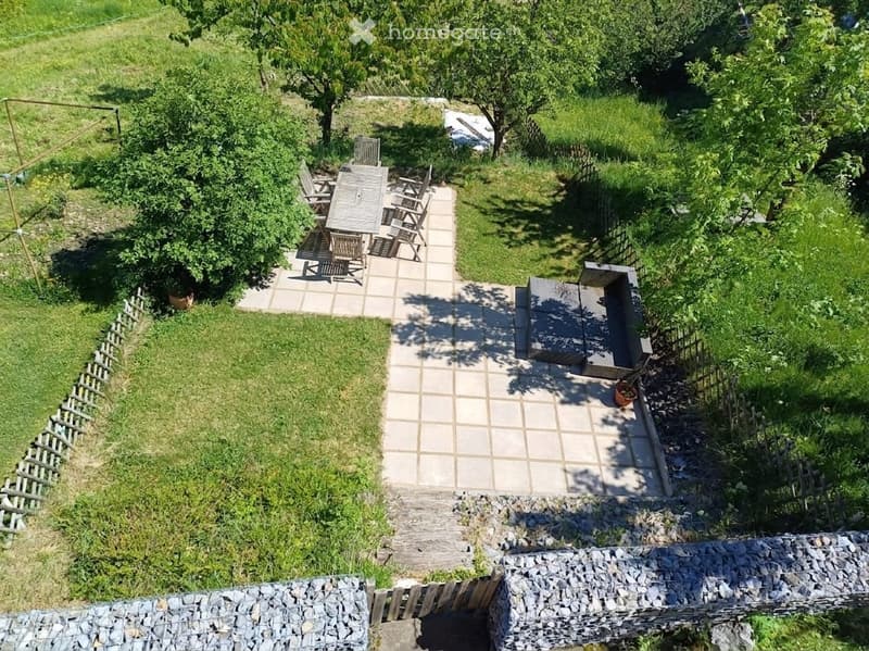 3.5 pièces rénové avec vue, balcon, jardin et box (5)