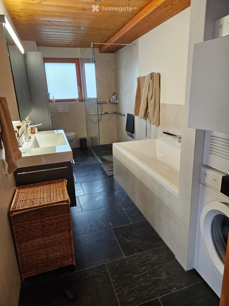 Traumhafte 3.5-Zimmer-Wohnung mit Seeblick in Oberhofen (4)