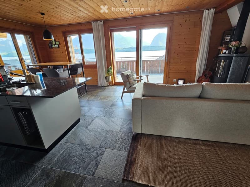 Traumhafte 3.5-Zimmer-Wohnung mit Seeblick in Oberhofen (2)