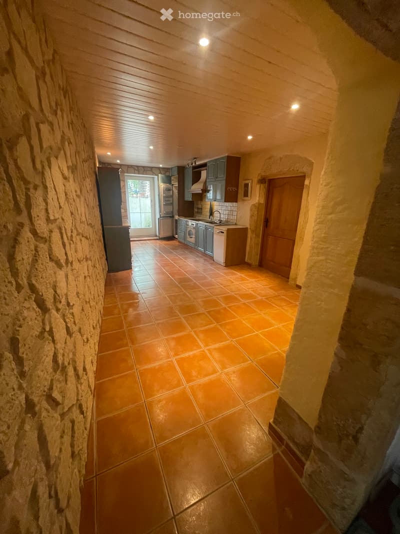 Appartement 1,5 pcs à louer dans maison villageoise (2)