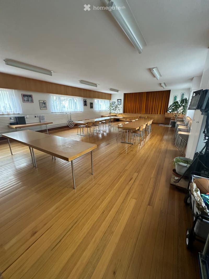 Top Wohnung mit Mietanteile und grossem Saal (2)