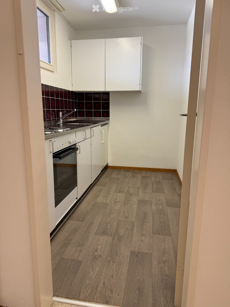 Schöne 2.5-Zimmer-Wohnung in Baden per sofort zu vermieten (2)