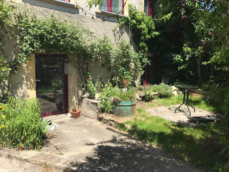 Cernier studio, avec entrée indépendante, jardinet. (1)