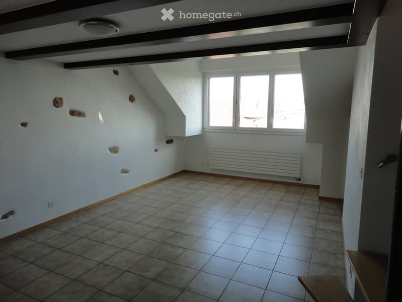 Cornaux, charmant attique avec mezzanine à louer (2)