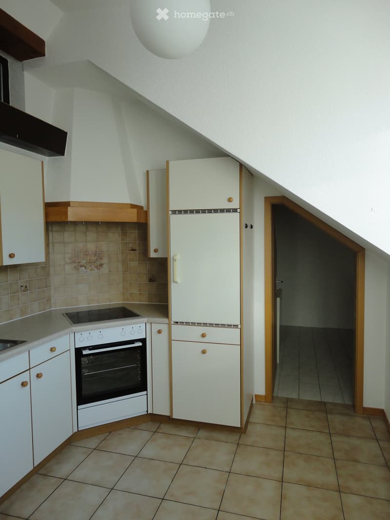 Cornaux, charmant attique avec mezzanine à louer (4)