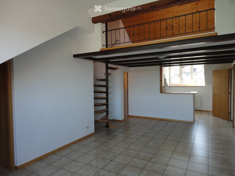 Cornaux, charmant attique avec mezzanine à louer (3)