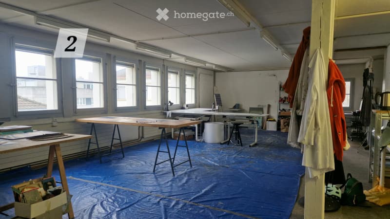 A louer dans atelier collectif de peinture 2 places de 12m2 (1)
