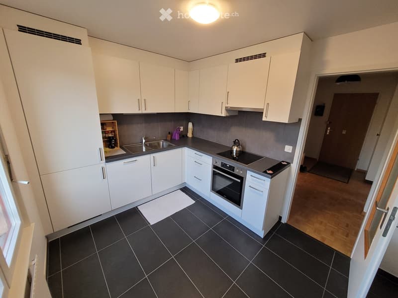 Urgent - 3.5 pièces avec balcon, cave et place de parc (3)