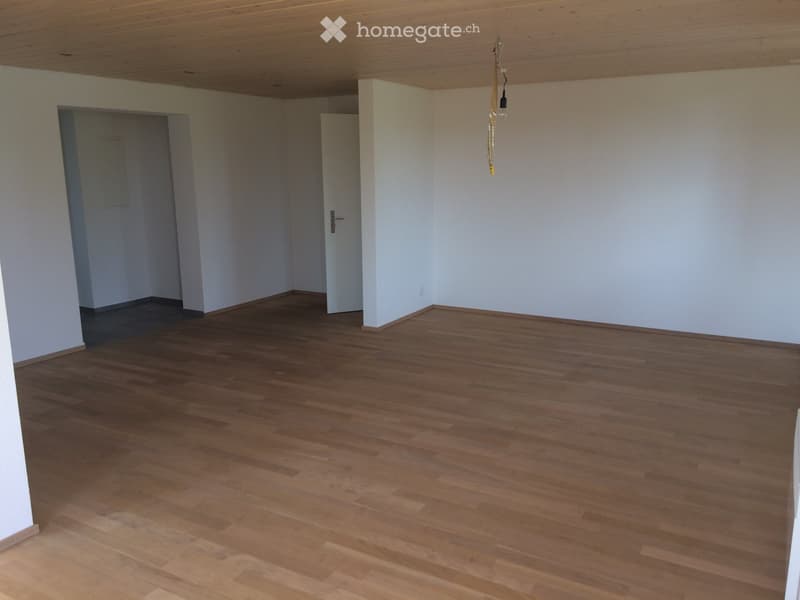 schöne 2.5 Zimmer Wohnung in Bauernhaus (5)