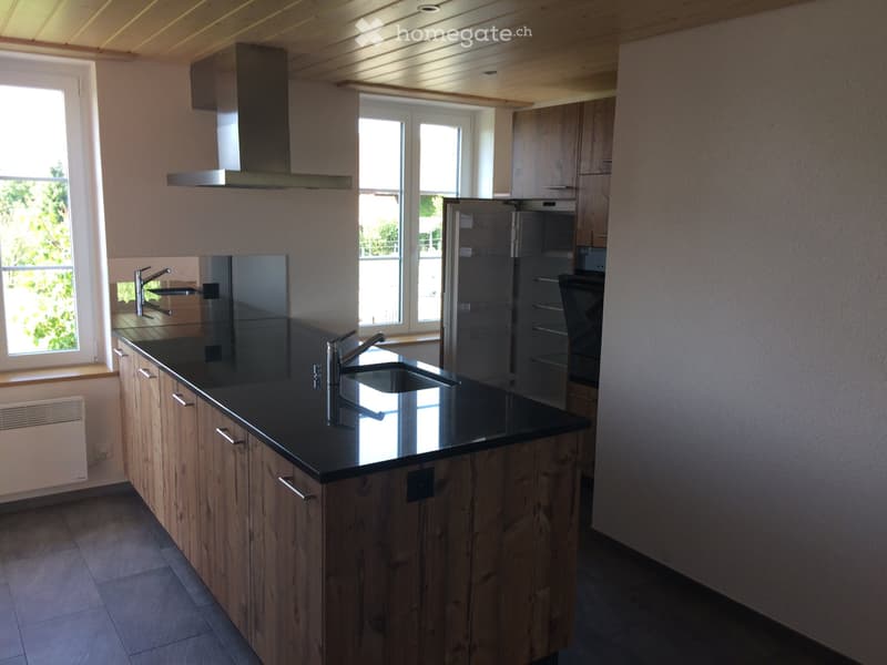 schöne 2.5 Zimmer Wohnung in Bauernhaus (2)