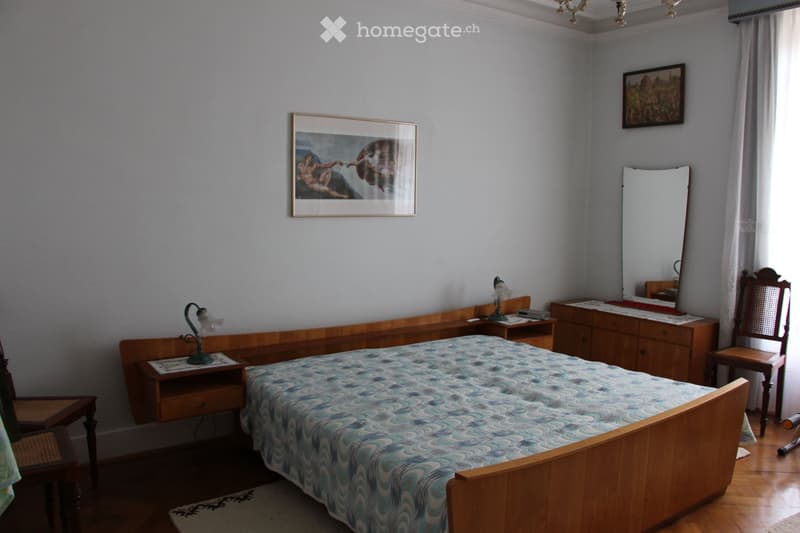 Bel appartement ancien, meublé, de 6 pièces au centre ville (2)