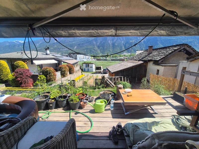 Maison avec parcs, jardin, caves, clim dans le centre (2)